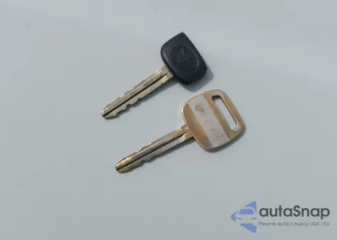 2000 Toyota Tacoma from USA, damaged, VIN 4TAVL52N0YZ599844